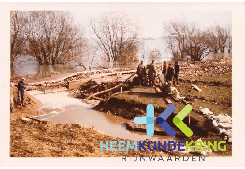 Tolkamer Byland Hoogwater schade aan de weg F00000226
